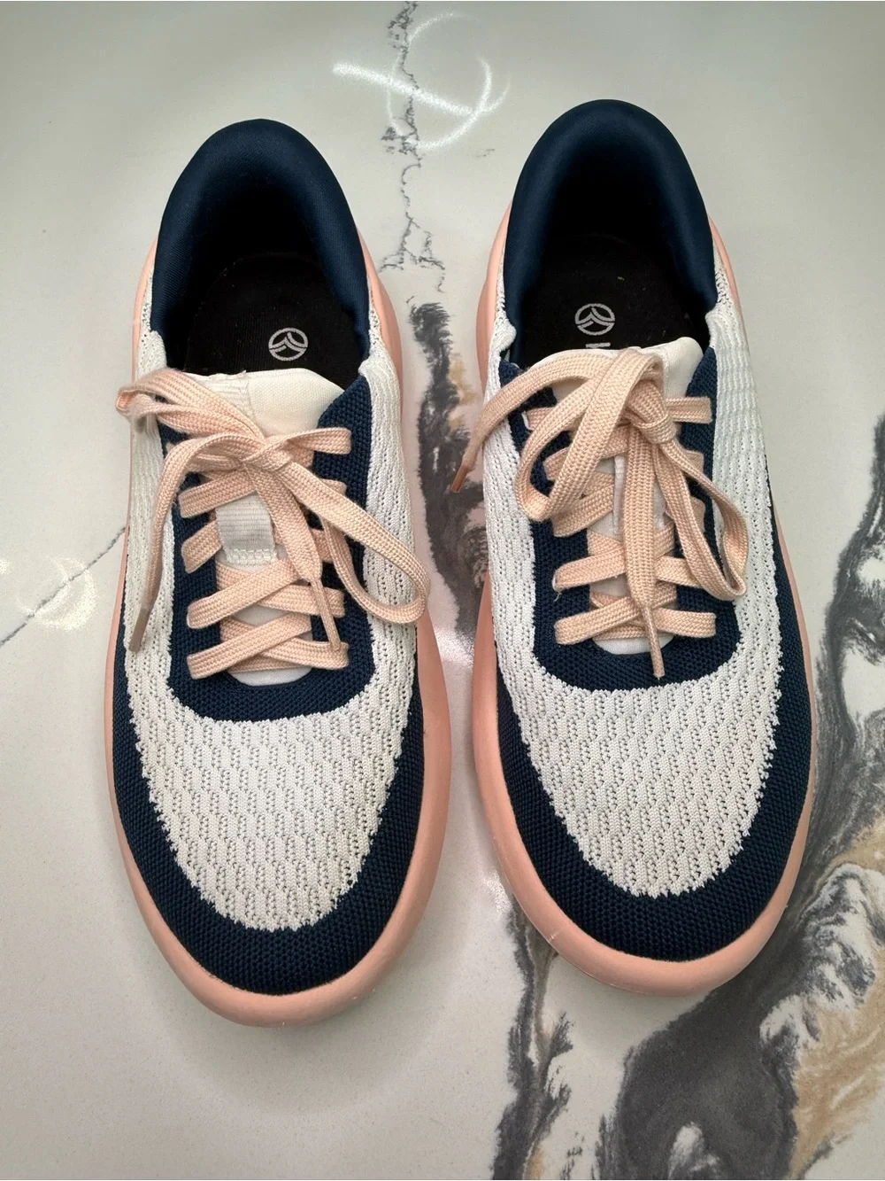 Kizik Athens Shoes Mens Size 6.5 Womens 8 White Navy Pink Sneakers Slip On